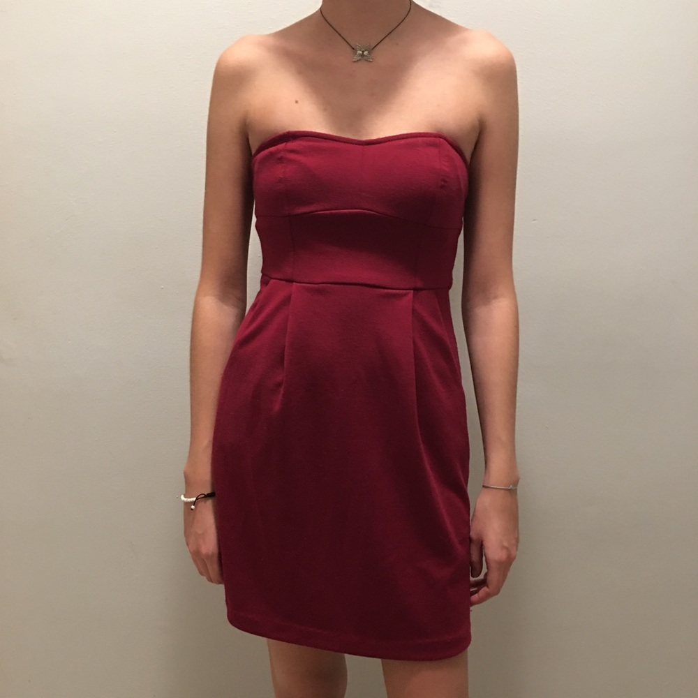 ☀️4/$20 Little burgundy Strapless dress XS pockets